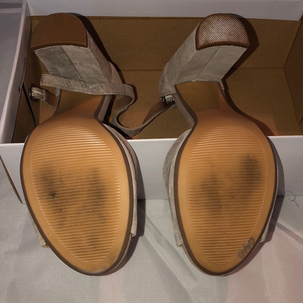 Steve Madden tan sandal. - Picture 3 of 4